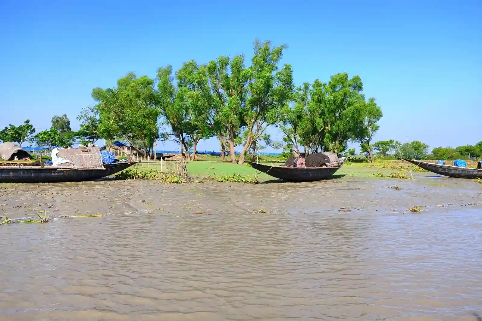 fisherman-boat-in-sundarban-river-tour
